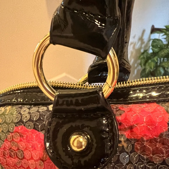 Betsy Johnson Sequined bag! Perfect for the winter Season! EXCELLENT Condition! - Picture 7 of 7